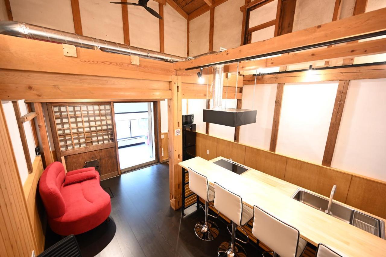Manabi-Stay Takayama モダンな蔵ダイニングと半露天風呂付き古民家一棟貸切ホテル Exteriör bild
