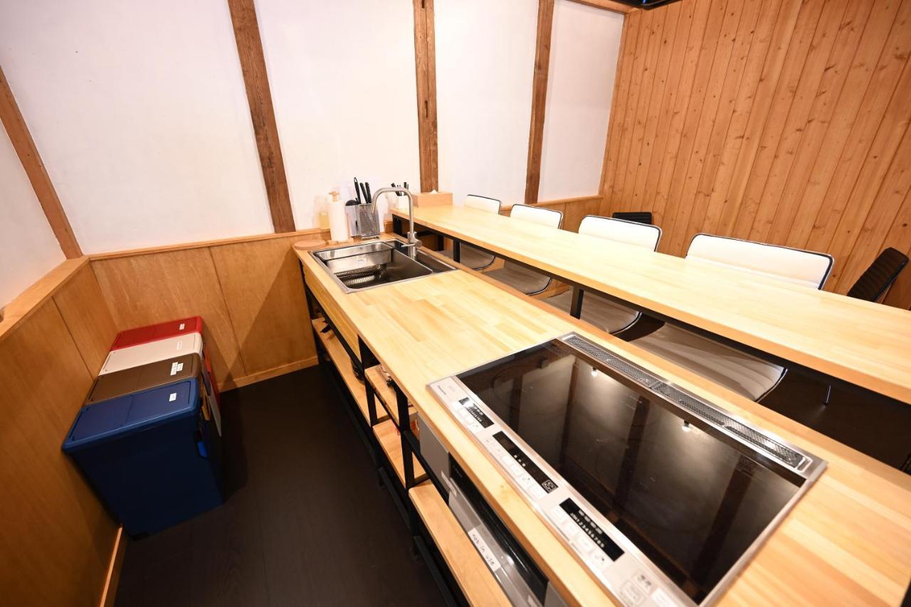 Manabi-Stay Takayama モダンな蔵ダイニングと半露天風呂付き古民家一棟貸切ホテル Exteriör bild