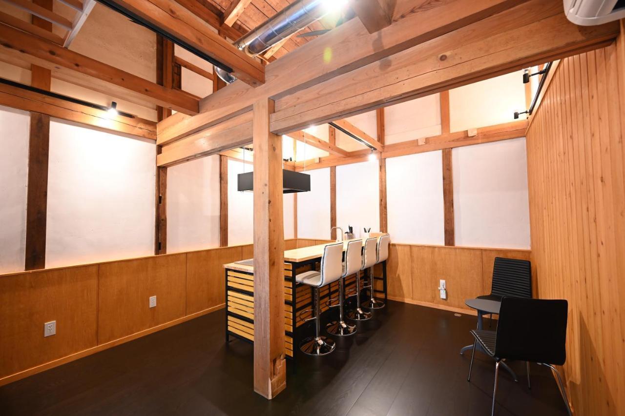 Manabi-Stay Takayama モダンな蔵ダイニングと半露天風呂付き古民家一棟貸切ホテル Exteriör bild